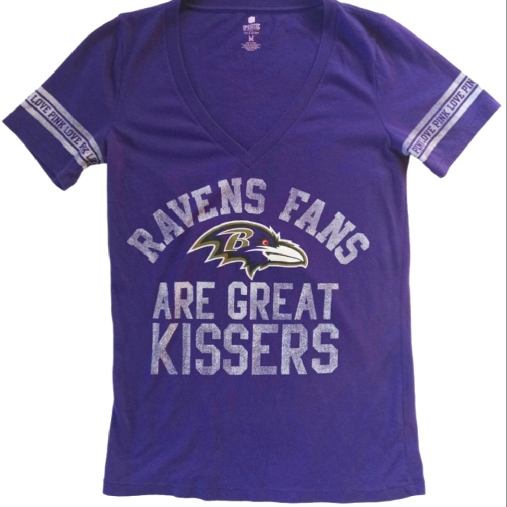 NFL PINK Victoria's Secret RAVENS FANS ARE  GREAT KISSERS PURPLE TEE SIZE M